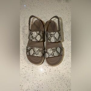 CROCS Beige Textured Sandals